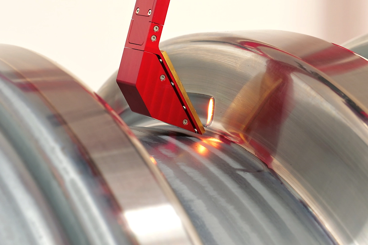 Laserhärten einer Walze mit Spiegelsystem